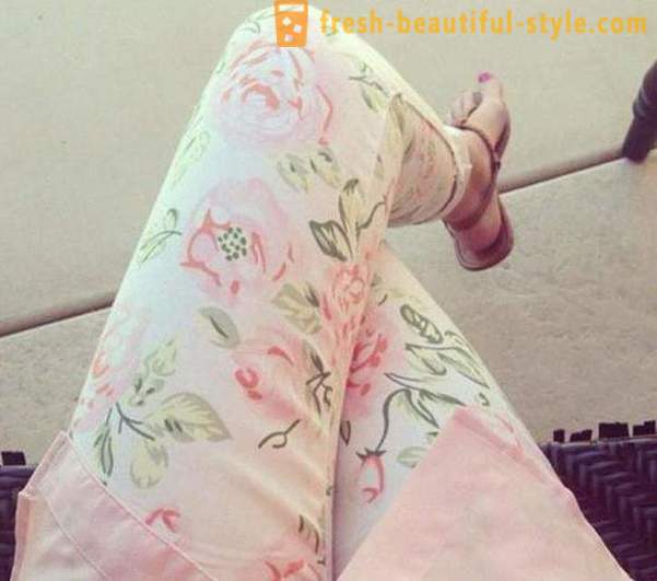 Модерне панталоне са цвећем - шта да носе, савети стилисте и најбољу комбинацију
