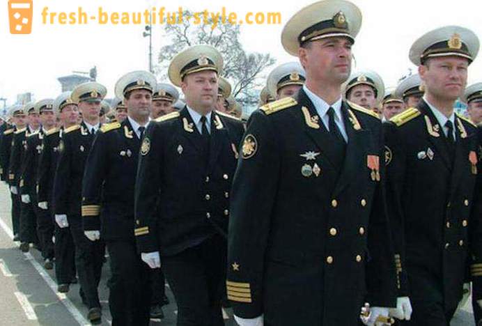 Цасуал и униформи Морнарице