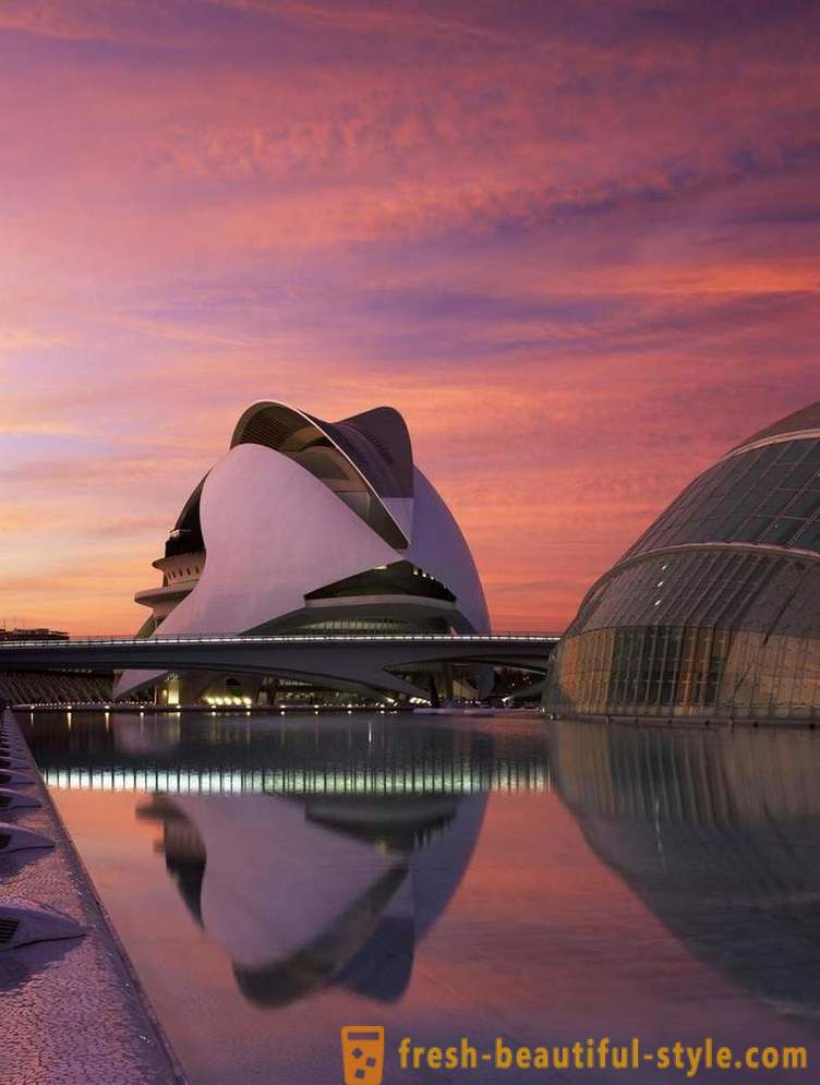 Изузетна архитектура опере у Валенсији
