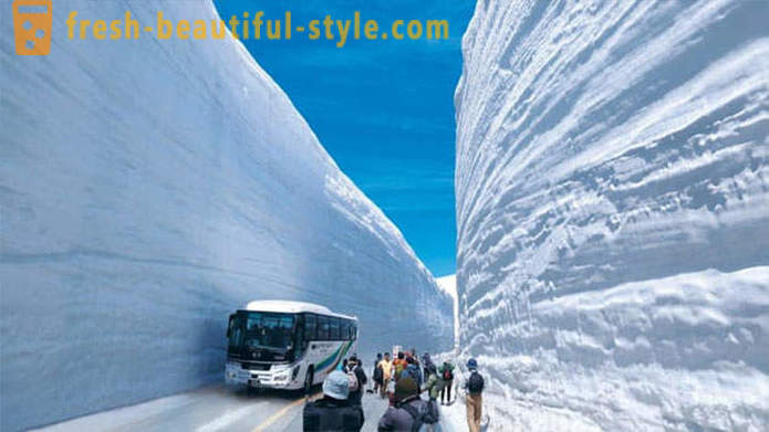 Невероватно снег коридор у Јапану