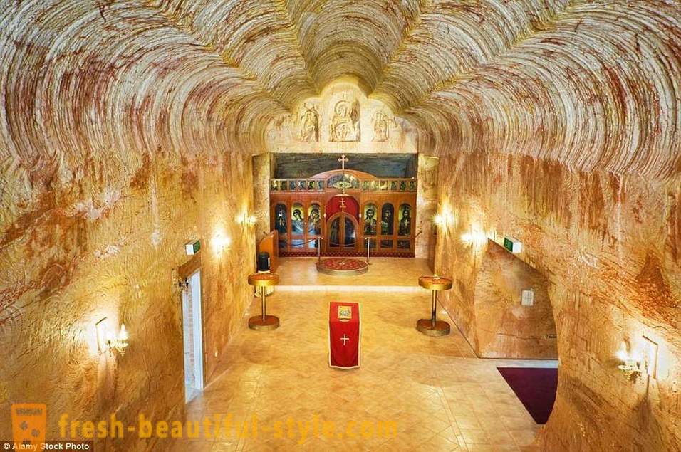 Из подземних капеле до футуристичких катедралама: 15 од најнеобичнијих цркви на свету