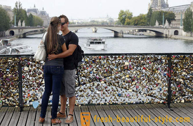 Милион докази љубави уклоњени из Понт дес Артс у Паризу