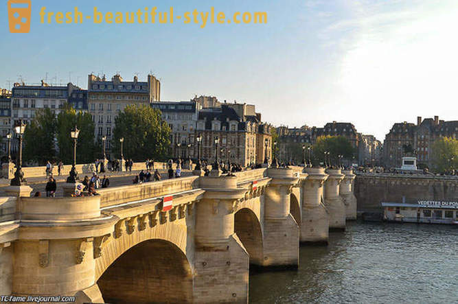 Хода преко мостова Париза