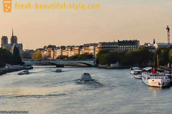 Хода преко мостова Париза