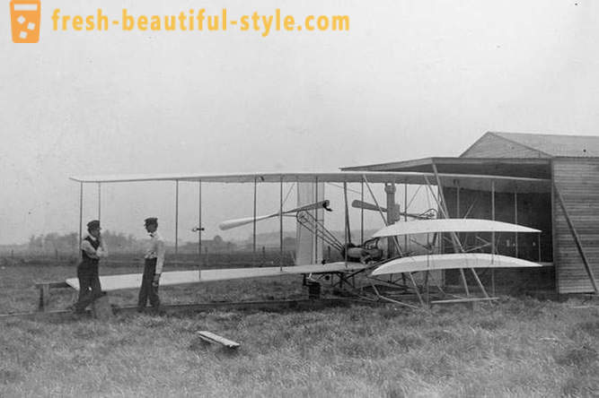 Први људском посадом лет авионом