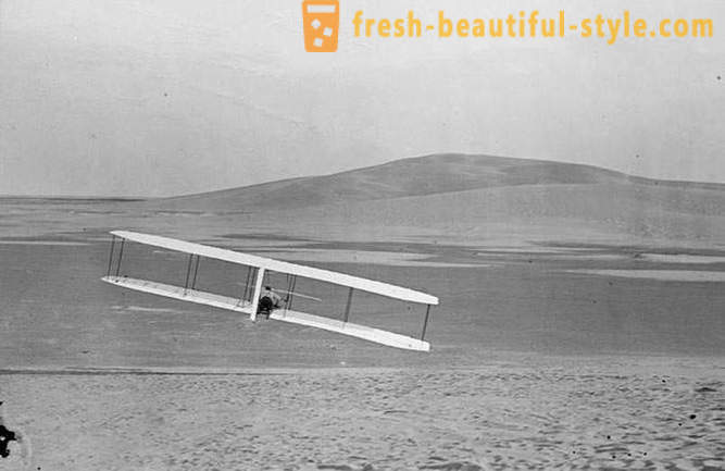 Први људском посадом лет авионом