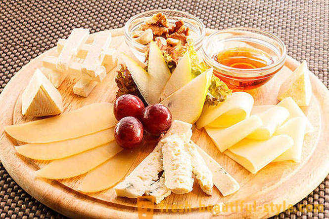10 практичних савета о томе како да једе сир и не гоје