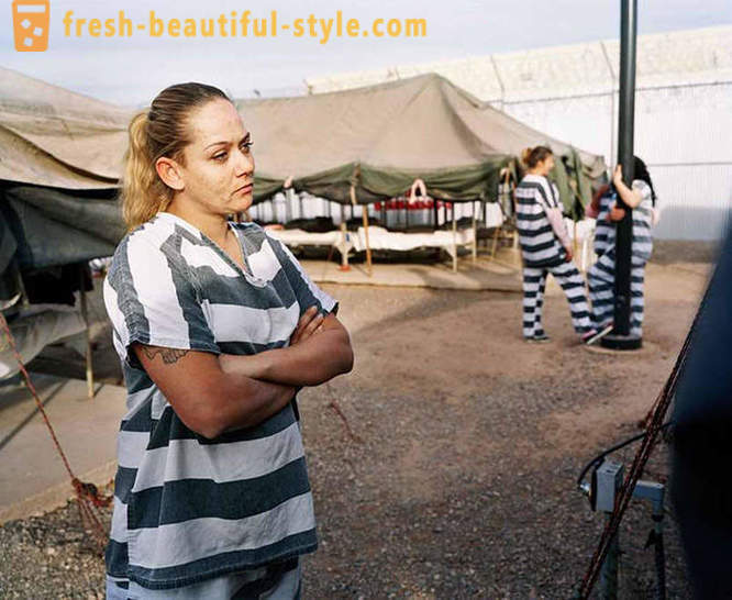 Радним даном жена затвореника у америчком затвору