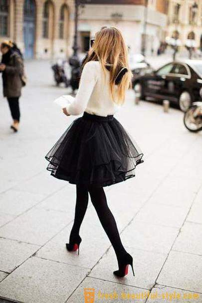 Црна сукња се вратио у моди. Стил сукња. Од чега да носе?
