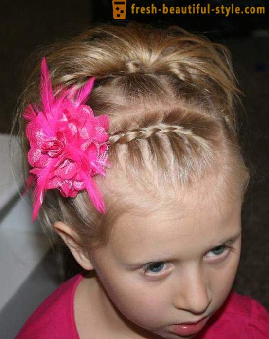 Холидаи фризура за средње косе са рукама (види слику). Дечији свечана фризура за средње косе