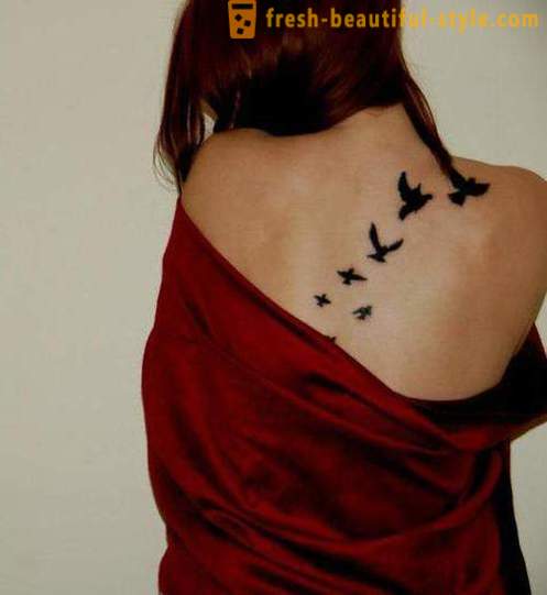Лепа жена тетоважа - да котлет и тамо где је слика